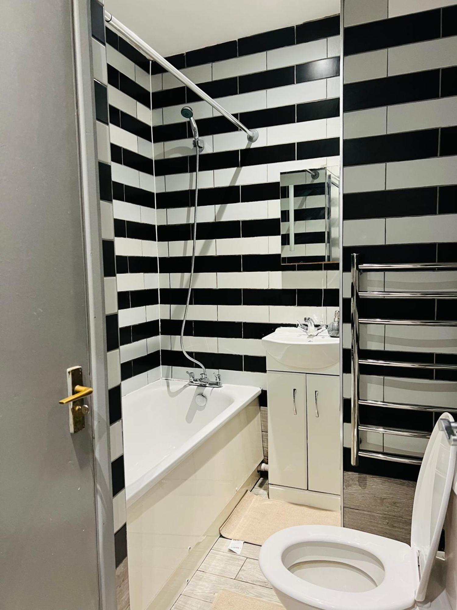 "Spacious Family, Friendly" 1 Bedroom In Kings Cross, St Pancras!!!118A Londra Esterno foto